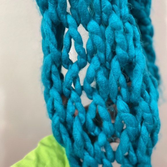 Arm Knit Chunky Scarf/ Hand knit accessory/ Chunky yarn/ Hand knit scarf - Picture 2 of 4